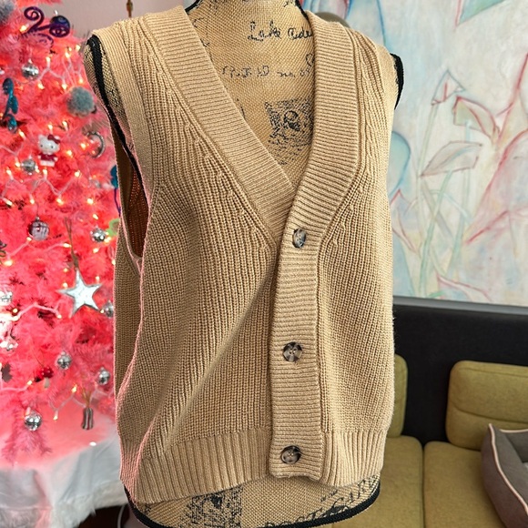 Volcom Sweaters - 🌈🌈🌈 Volcom medium sweater vest cardigan oatmeal tan